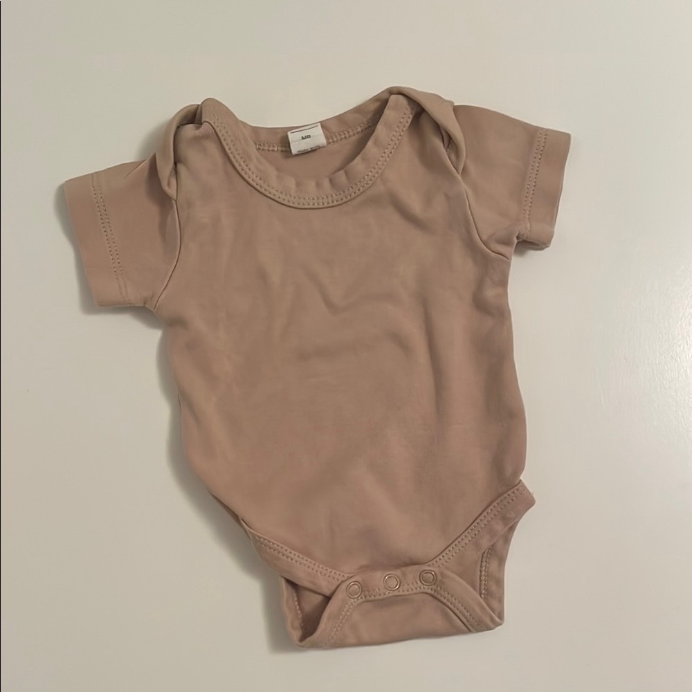 Loved organics size NB onesie